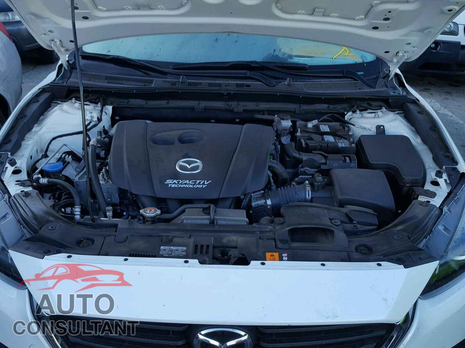 MAZDA 3 2018 - 3MZBN1U73JM161011