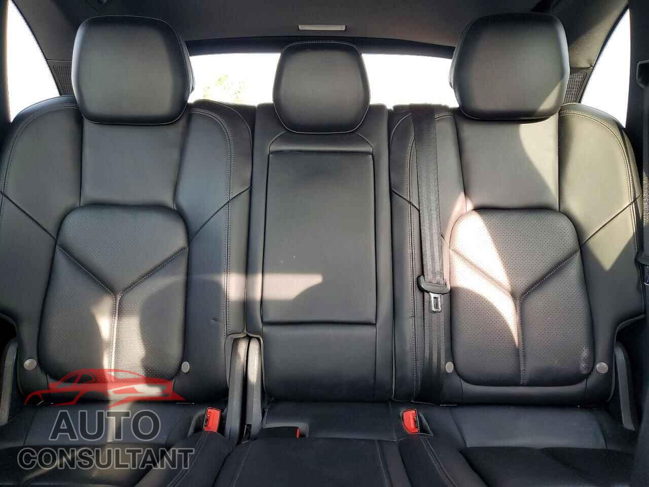 PORSCHE CAYENNE 2012 - WP1AA2A24CLA09556
