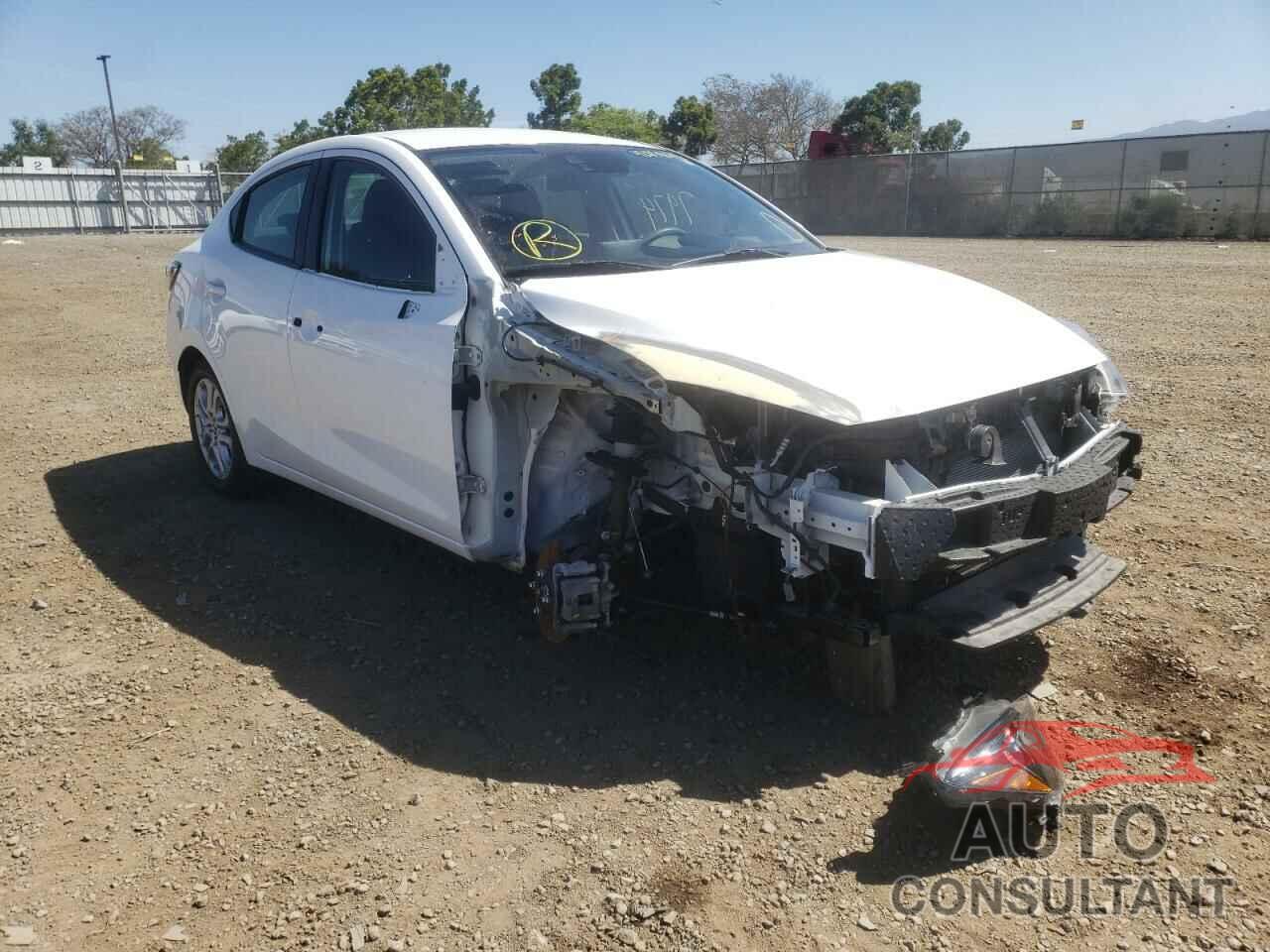 TOYOTA YARIS 2017 - 3MYDLBYV1HY157821
