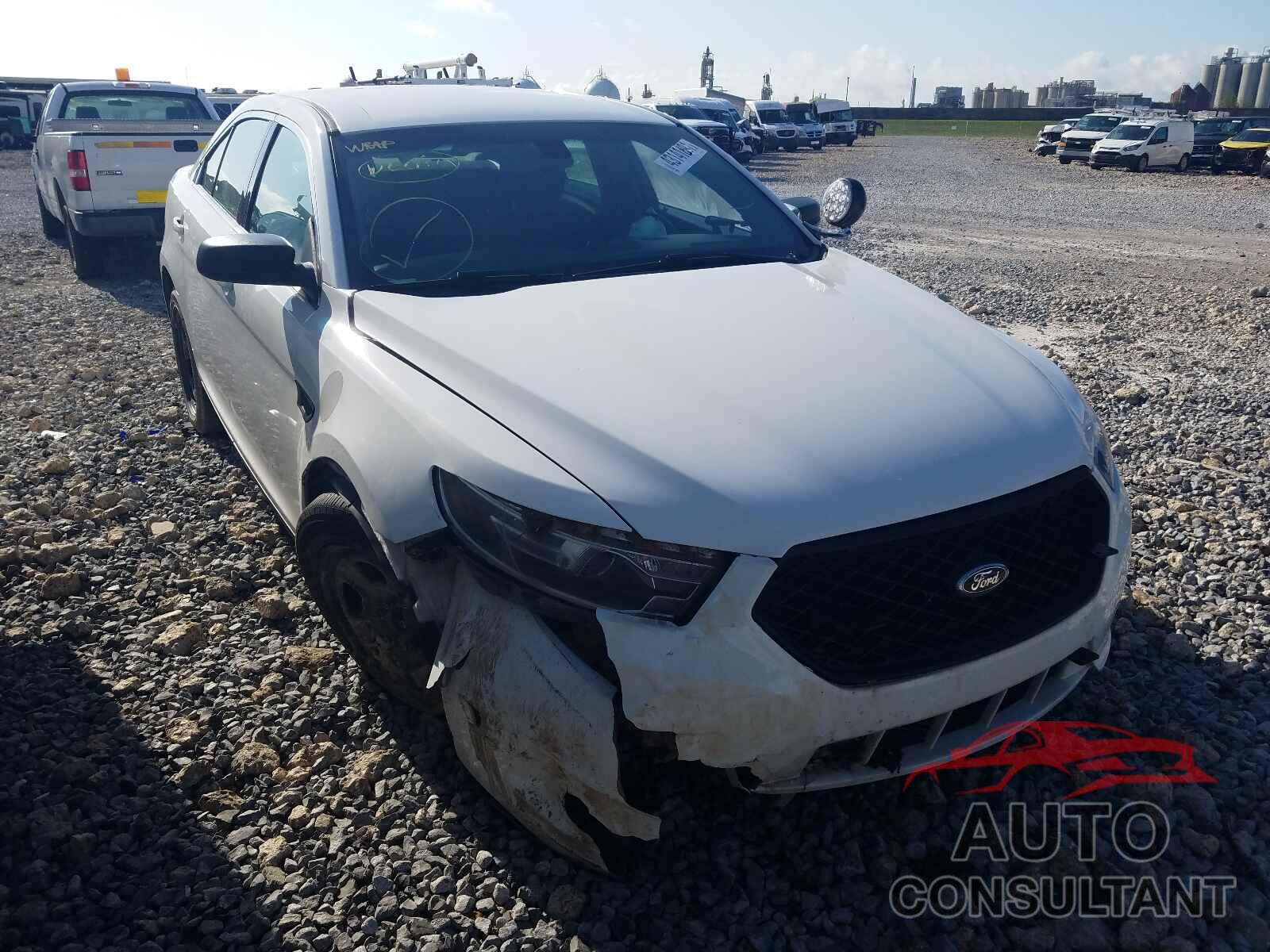 FORD TAURUS 2017 - 1FAHP2L82HG103070