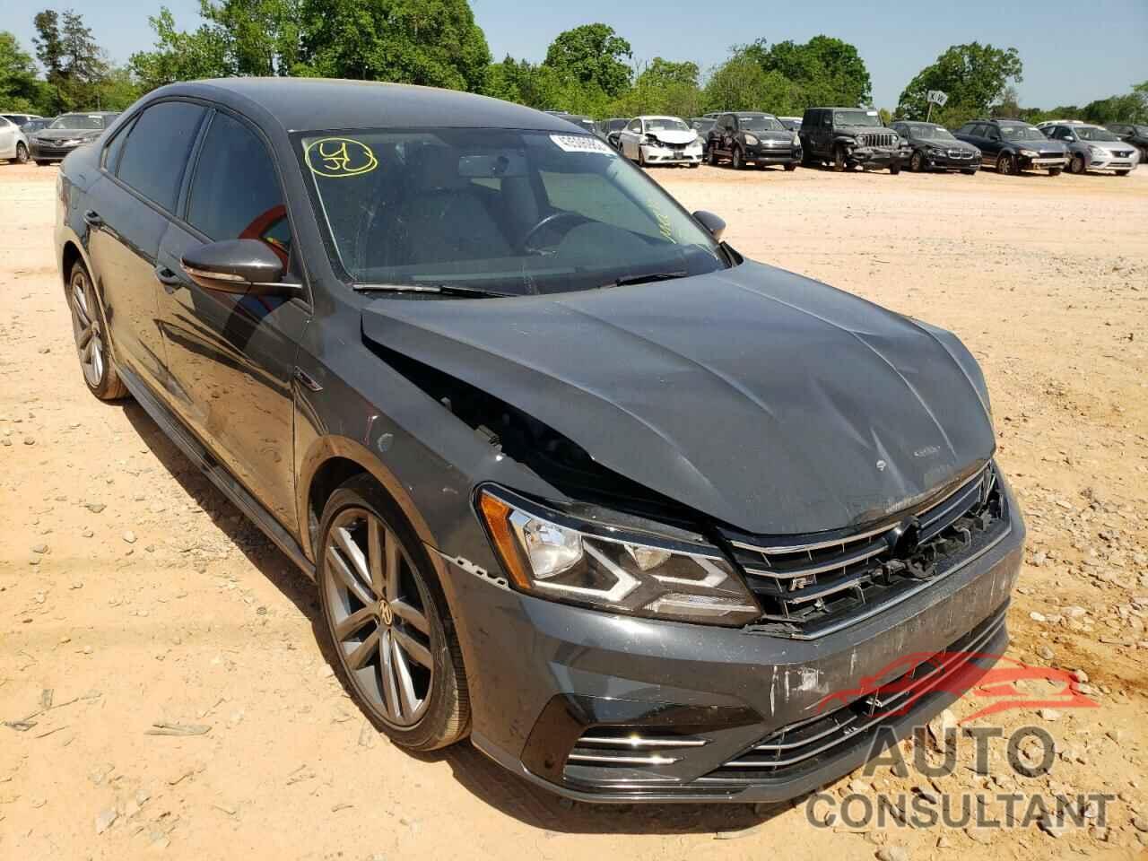 VOLKSWAGEN PASSAT 2018 - 1VWAA7A30JC007157