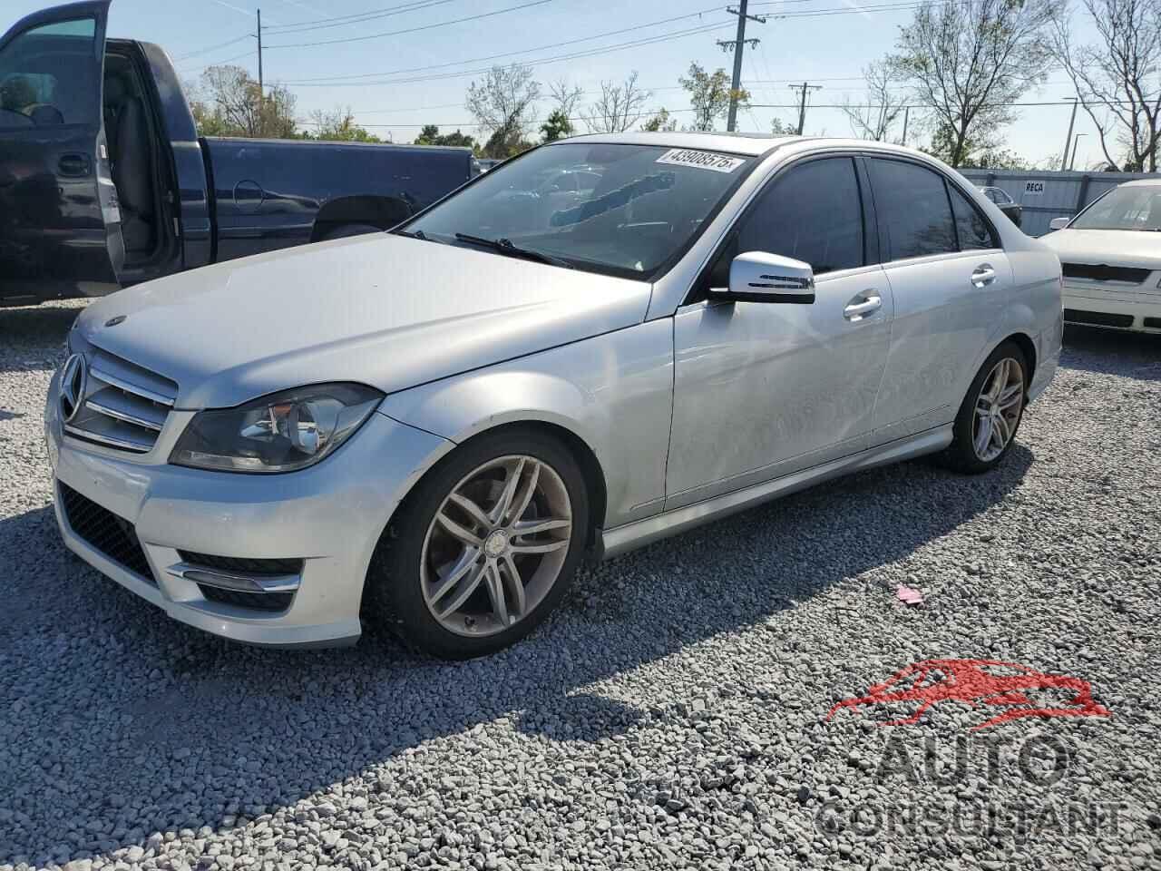 MERCEDES-BENZ C-CLASS 2013 - WDDGF4HB9DR271530