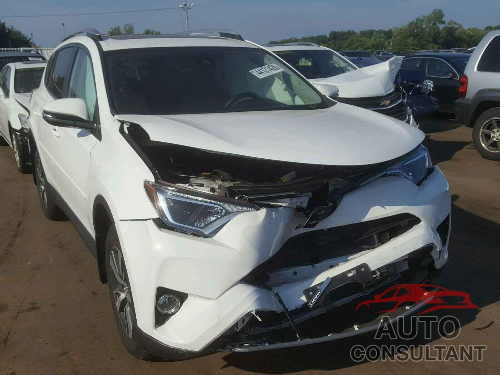 TOYOTA RAV4 XLE 2017 - 2T3RFREV5HW676661