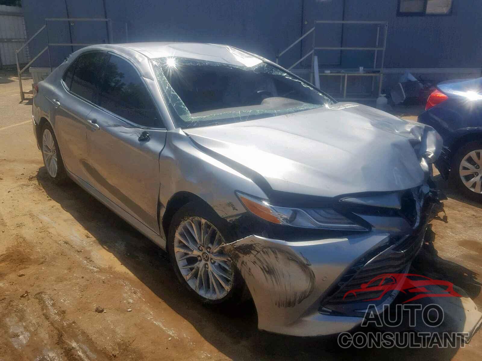 TOYOTA CAMRY 2018 - 4T1B11HK8JU095317