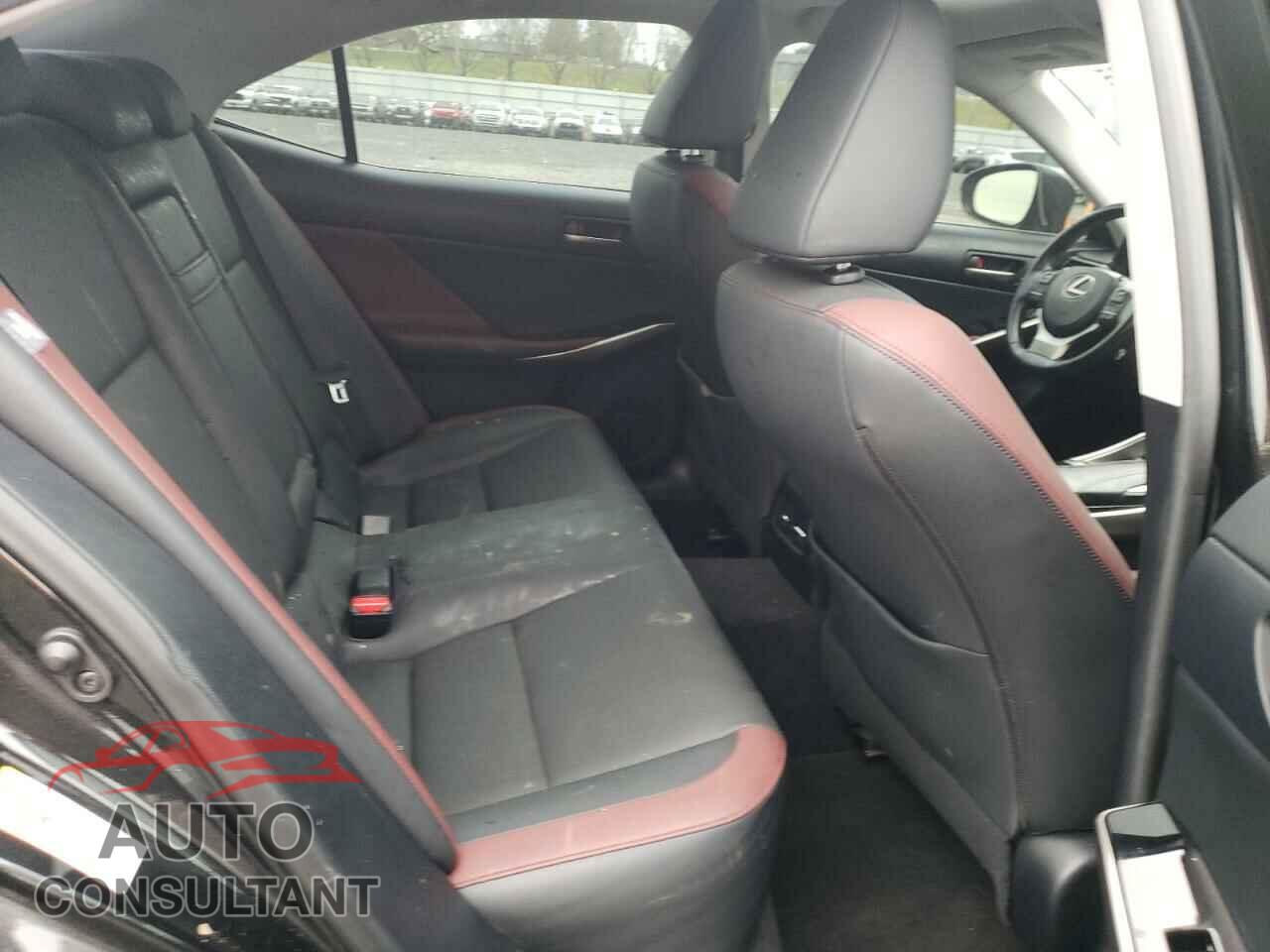 LEXUS IS 2018 - JTHBA1D2XJ5073905