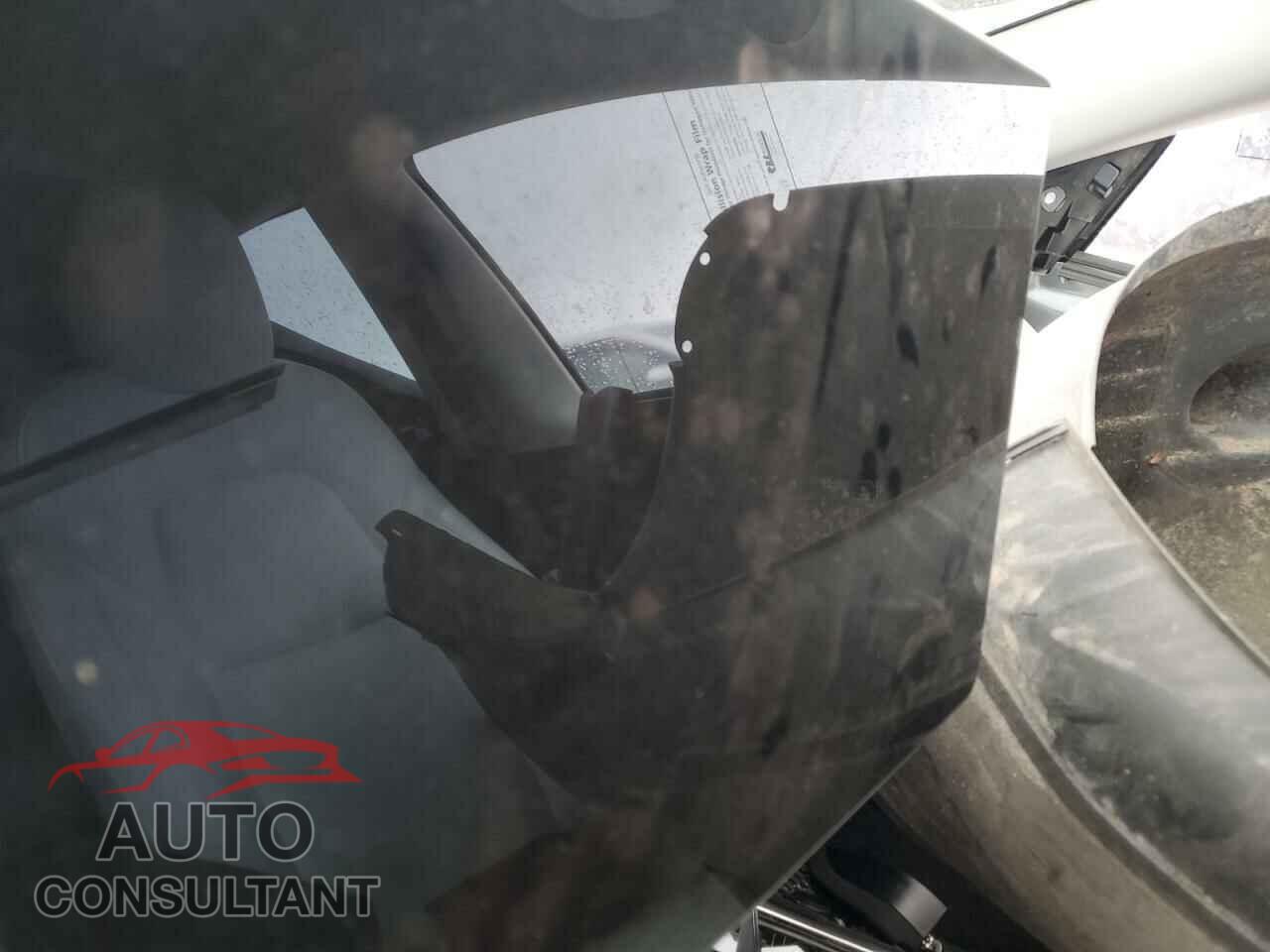 TESLA MODEL 3 2018 - 5YJ3E1EB8JF099457