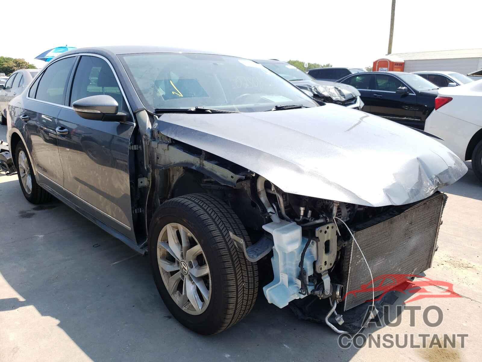 VOLKSWAGEN PASSAT 2017 - 1VWAT7A38HC032232
