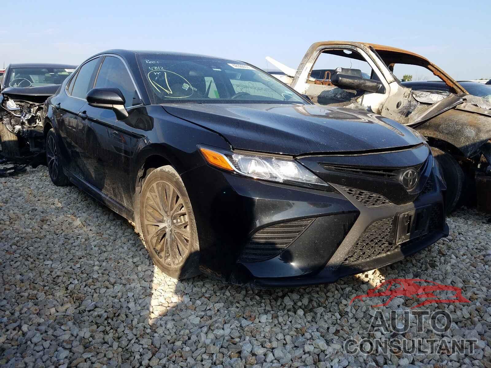 TOYOTA CAMRY 2018 - 4T1B11HK9JU142127