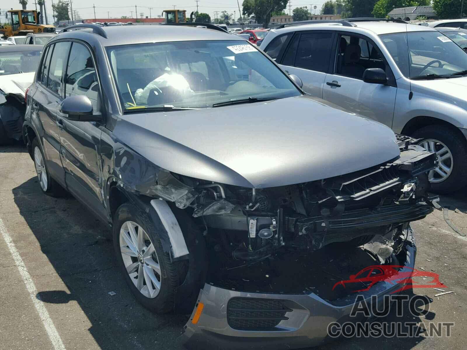 VOLKSWAGEN TIGUAN S 2017 - WVGAV7AX6HK043862