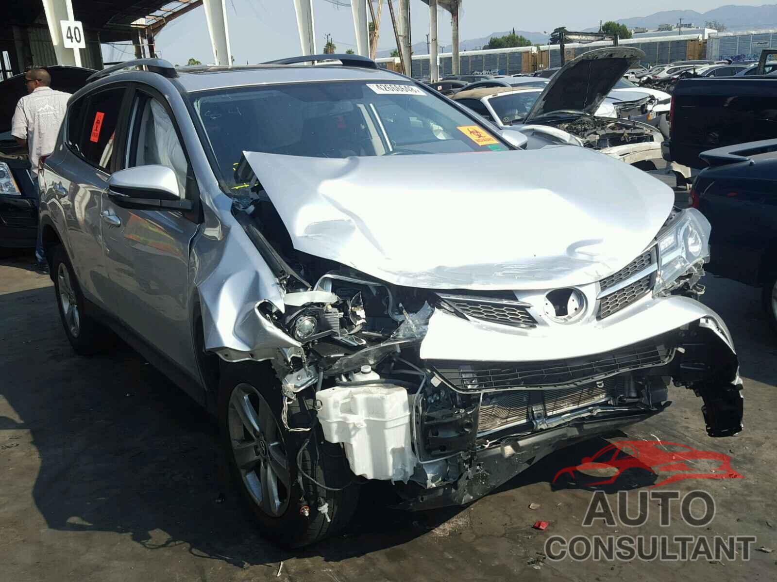 TOYOTA RAV4 XLE 2015 - JTMWFREV9FJ034152