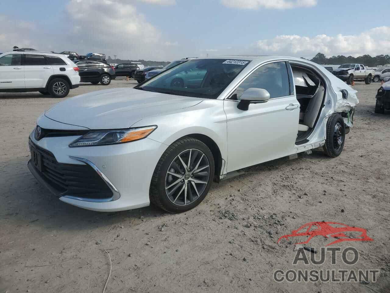 TOYOTA CAMRY 2022 - 4T1F31AK2NU035870