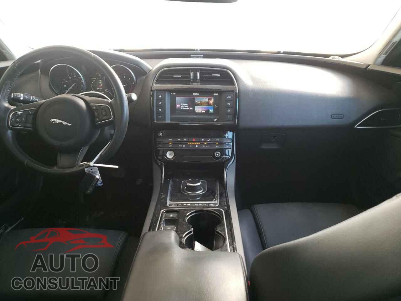 JAGUAR XE 2017 - SAJAR4BG5HA972700