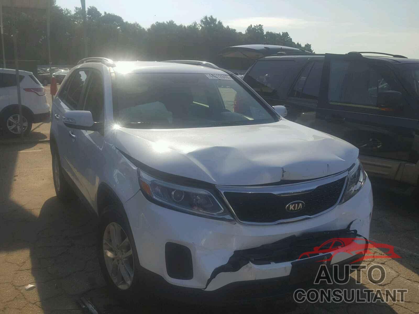 KIA SORENTO LX 2015 - 5XYKT4A74FG588572