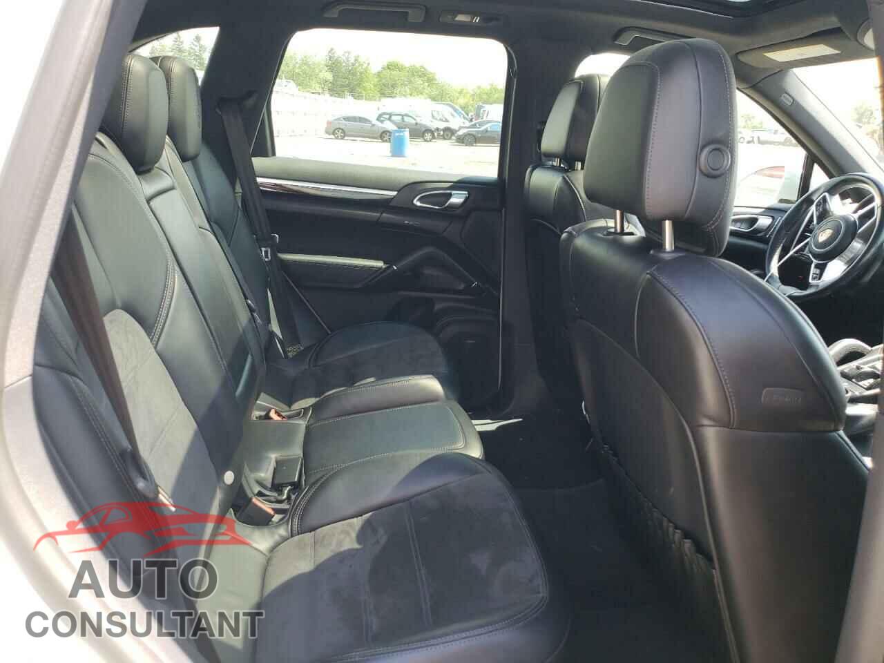 PORSCHE CAYENNE 2017 - WP1AA2A22HKA87573