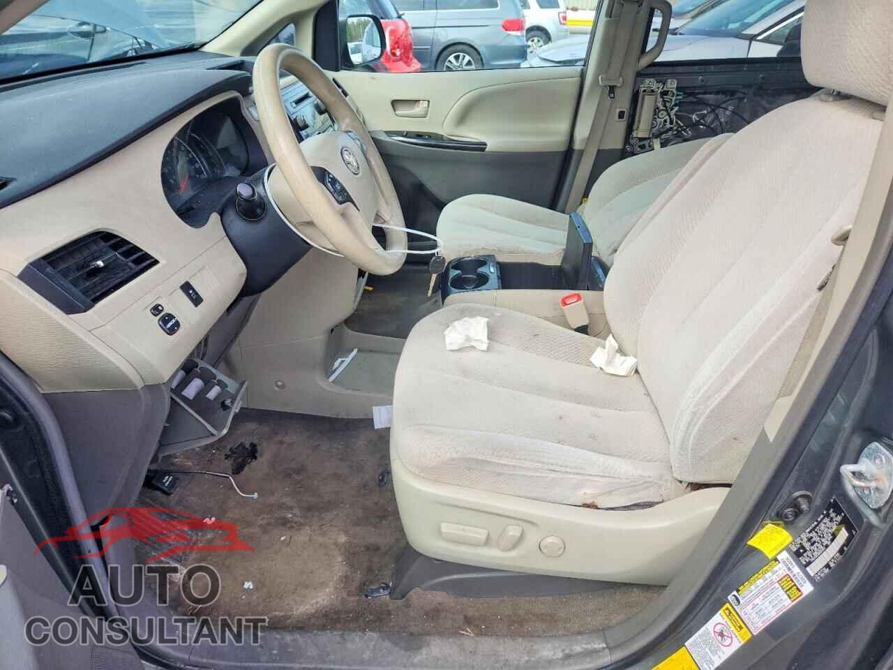 TOYOTA SIENNA 2011 - 5TDJK3DC5BS025853