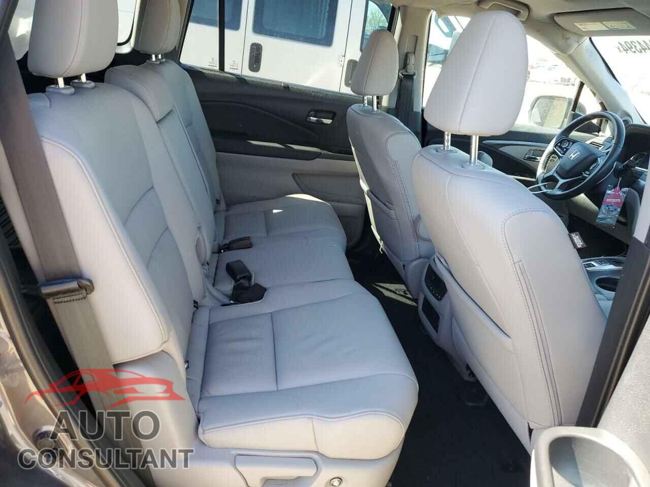 HONDA PILOT 2021 - 5FNYF5H52MB040411