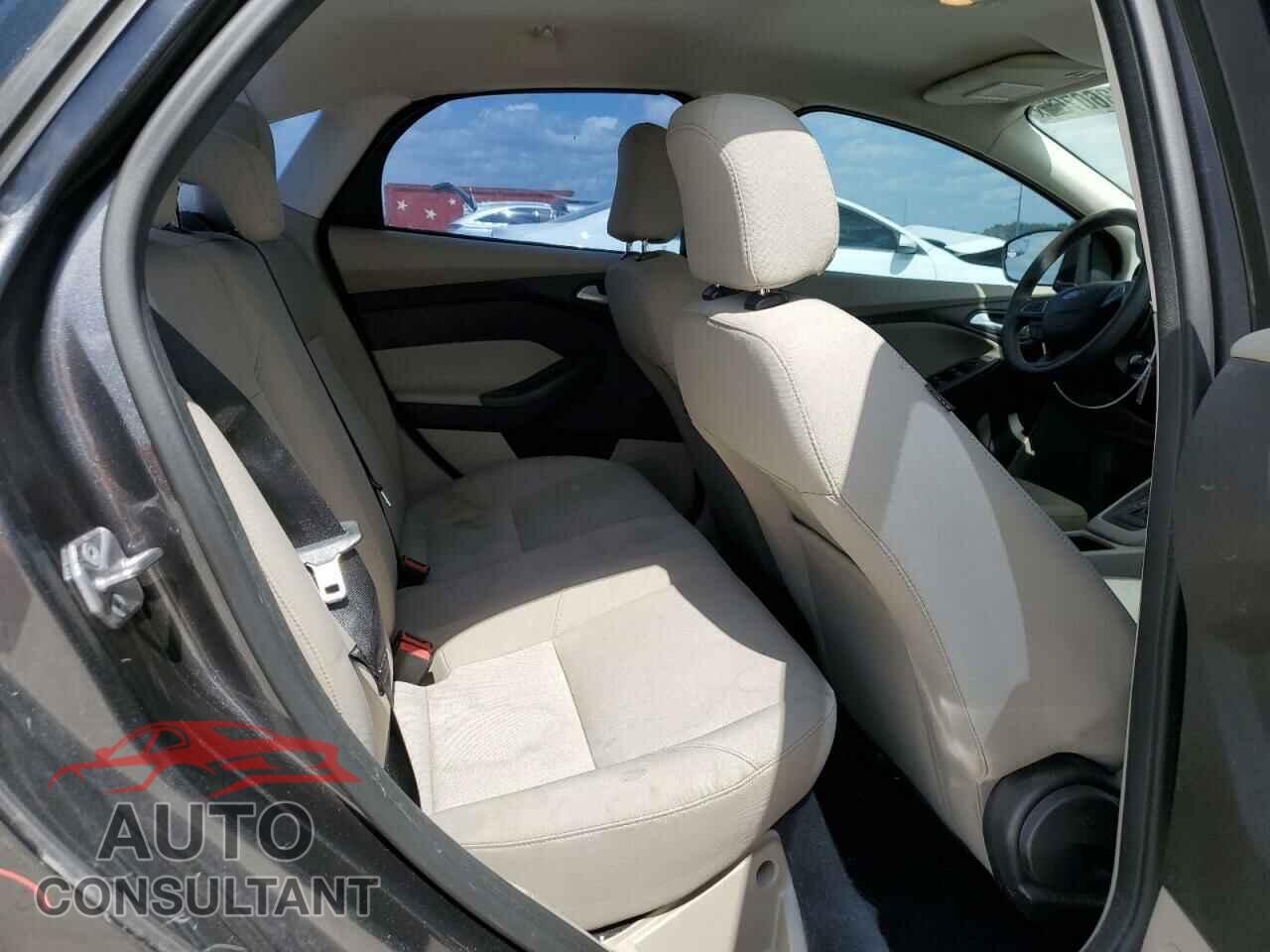 FORD FOCUS 2015 - 1FADP3F20FL345808