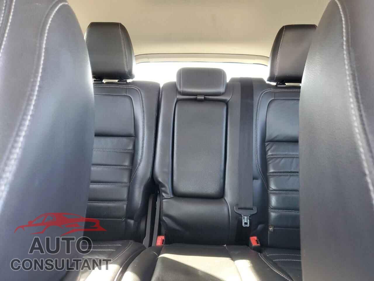FORD ESCAPE 2017 - 1FMCU0J97HUD83613