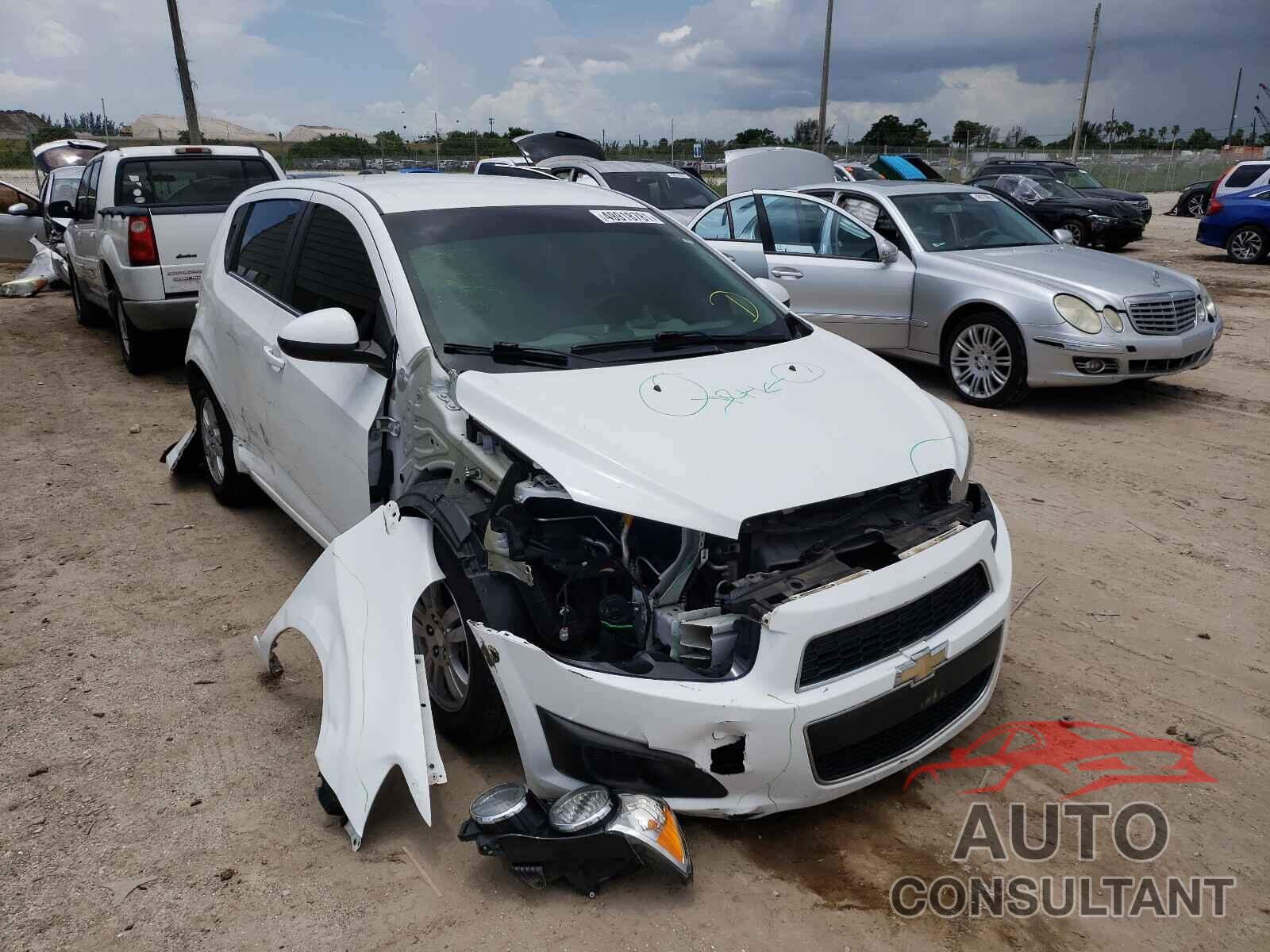 CHEVROLET SONIC 2016 - 1G1JC6SH4G4167040
