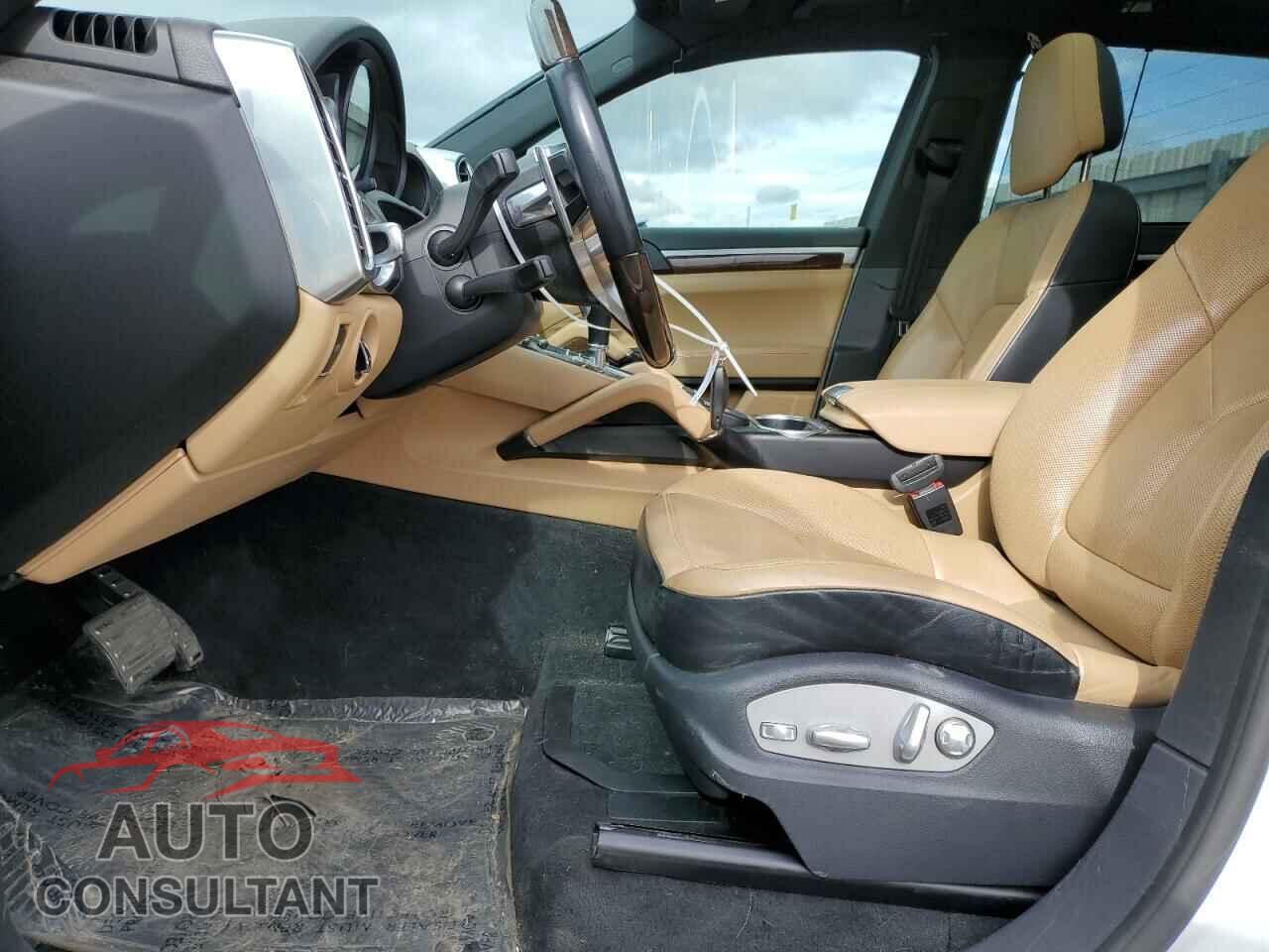 PORSCHE CAYENNE 2017 - WP1AE2A23HLA75284