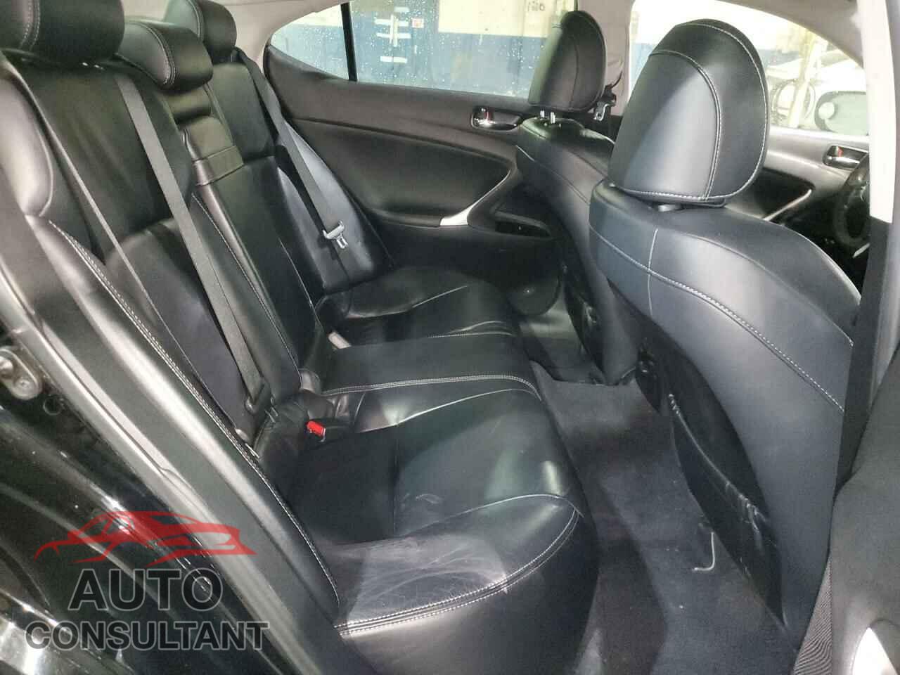 LEXUS IS 2011 - JTHCF5C26B5051335