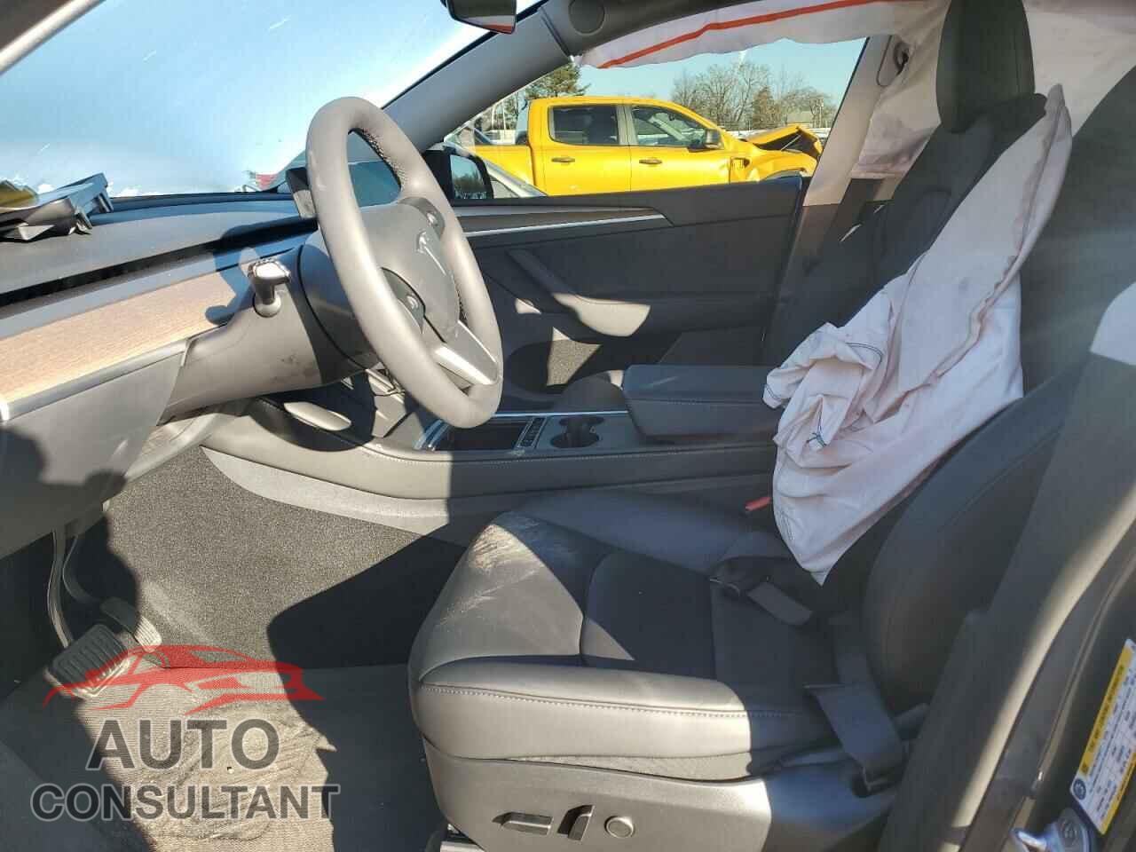 TESLA MODEL Y 2023 - 7SAYGAEEXPF742798