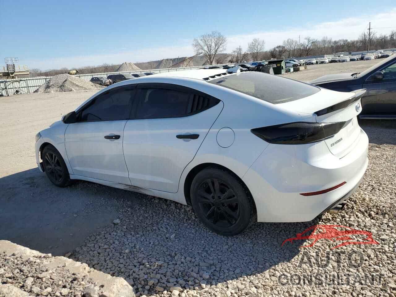 HYUNDAI ELANTRA 2018 - 5NPD84LF8JH244131