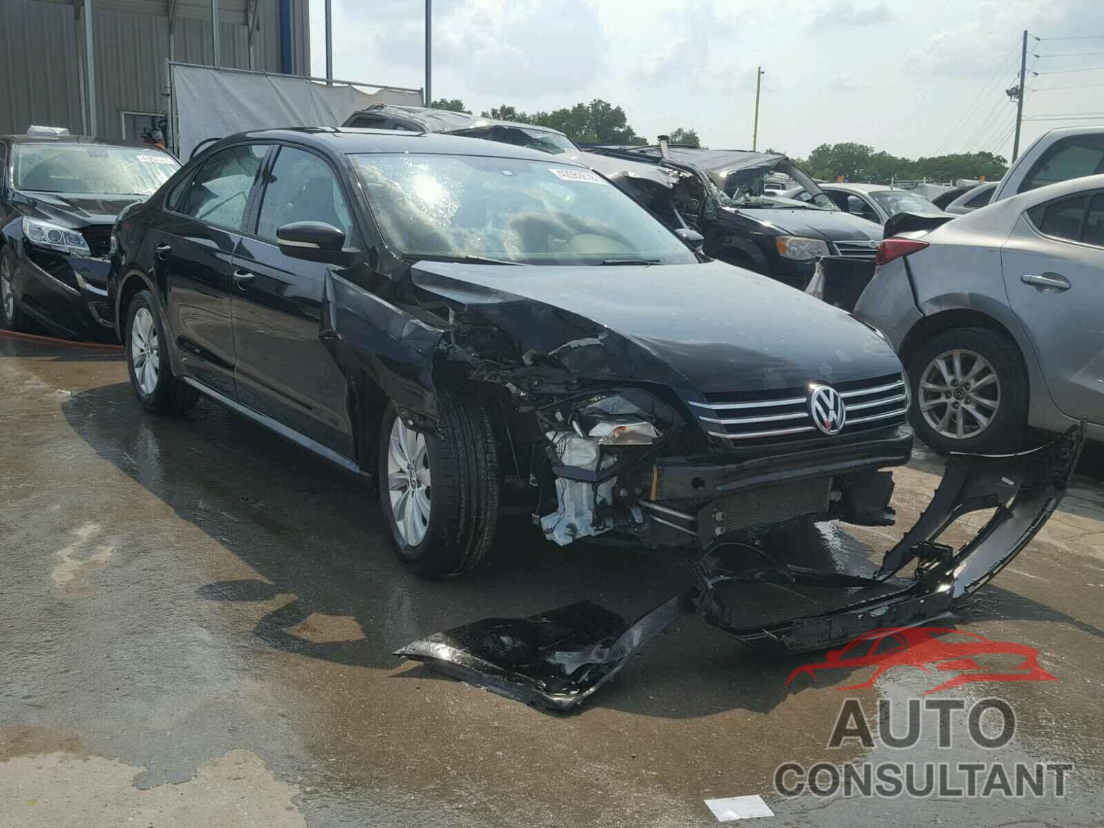 VOLKSWAGEN PASSAT 2015 - 1VWAT7A34FC038610
