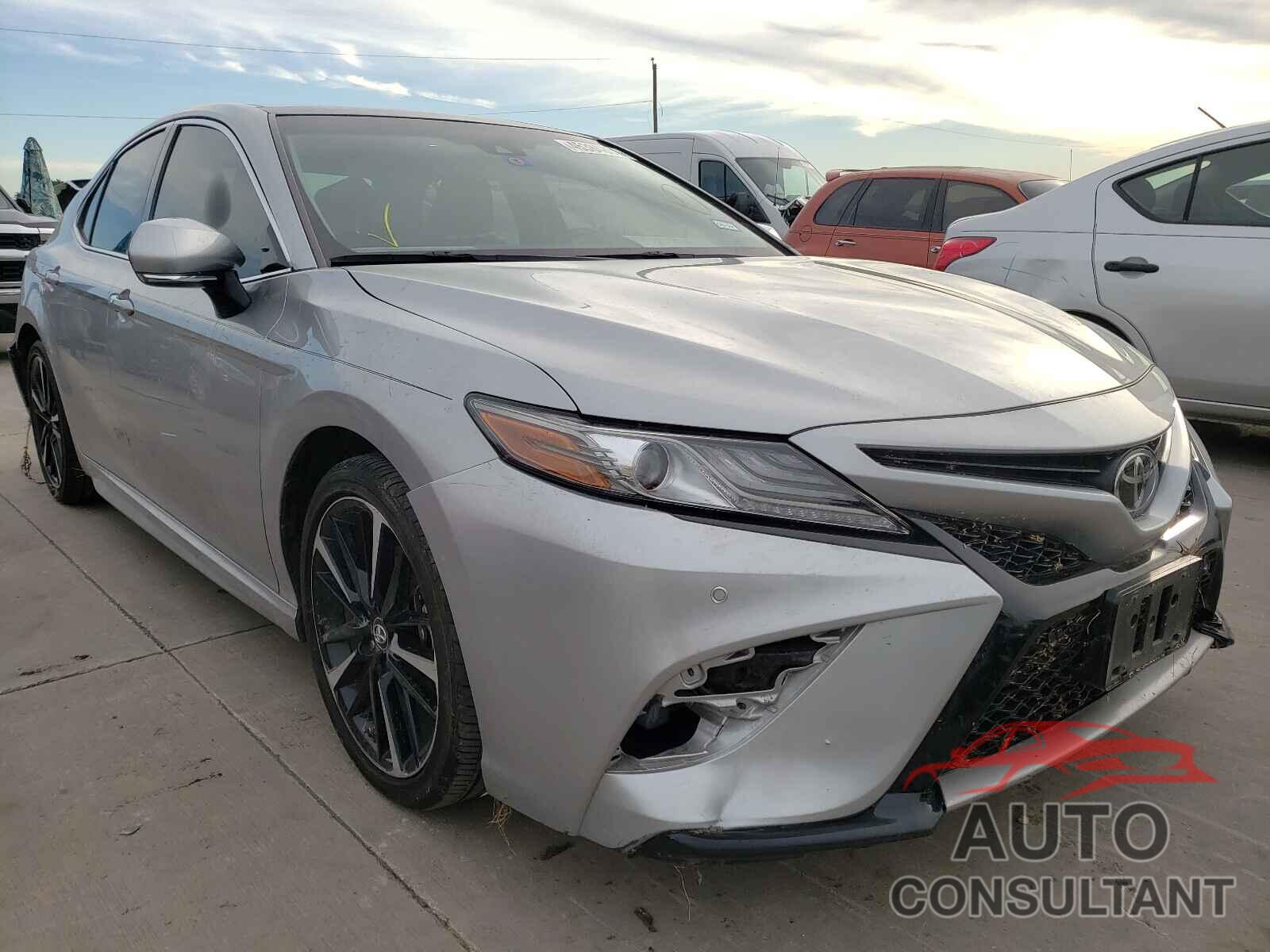 TOYOTA CAMRY 2018 - 4T1B61HK4JU115886