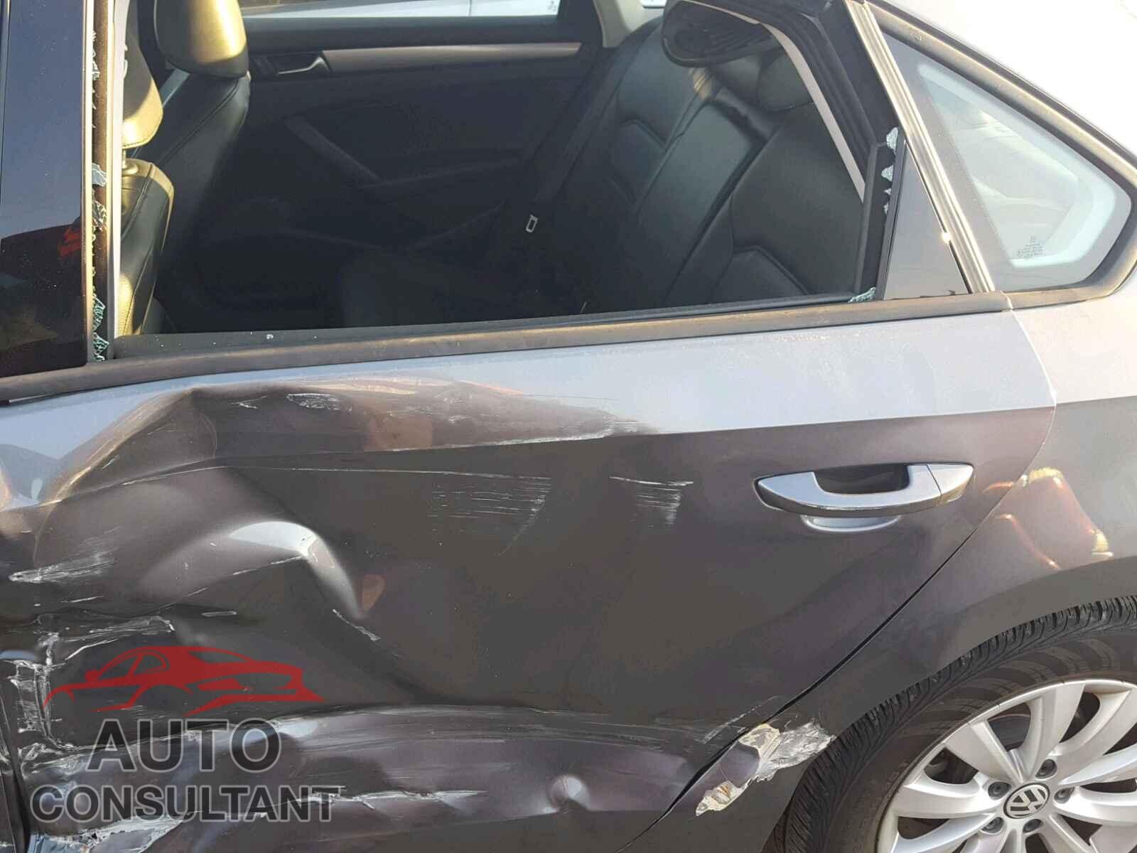 VOLKSWAGEN PASSAT 2015 - 1VWAT7A34FC037005