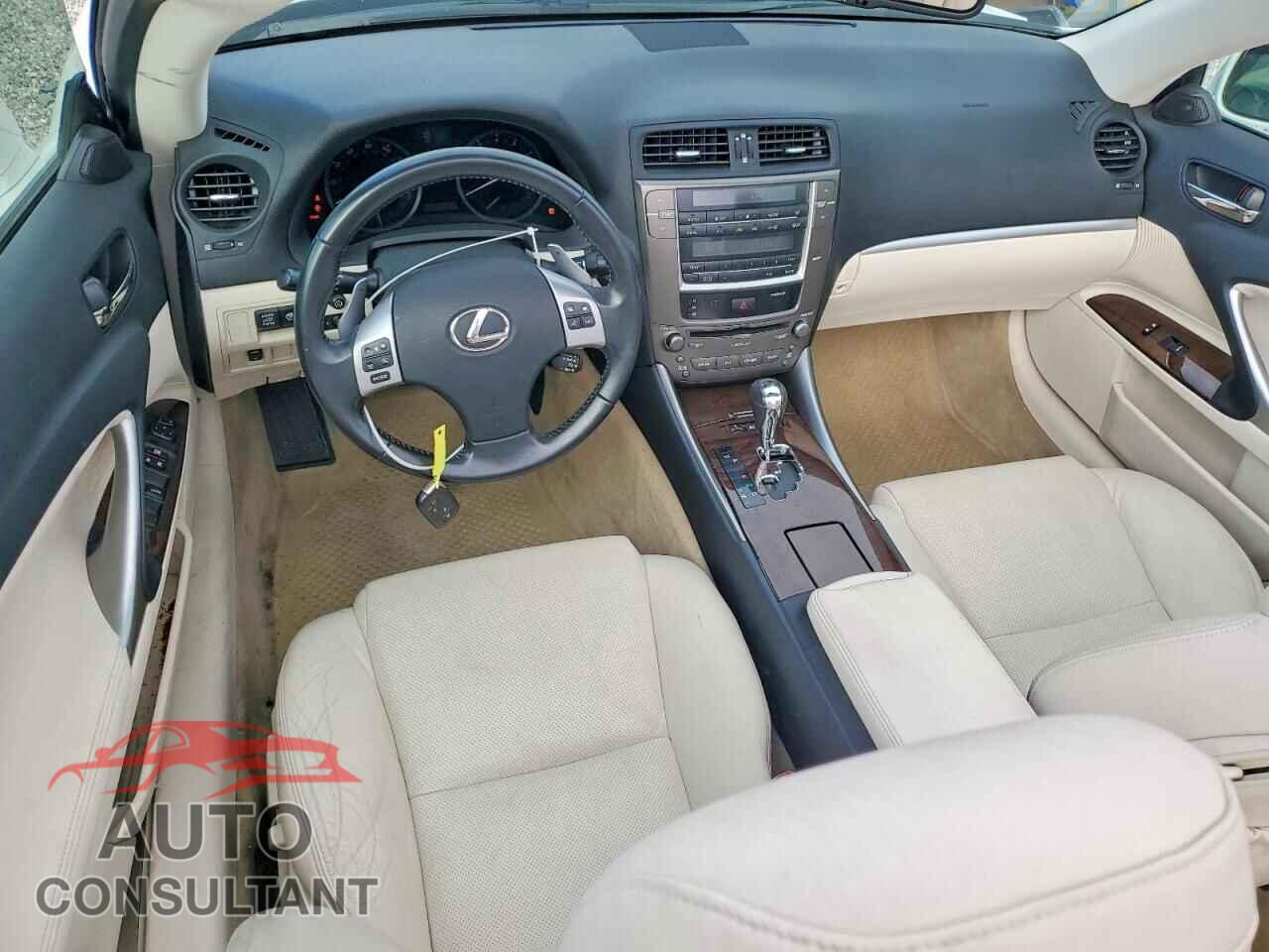 LEXUS IS 2011 - JTHFF2C21B2521039