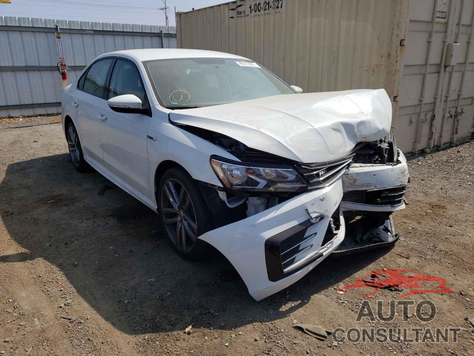 VOLKSWAGEN PASSAT 2018 - 1VWAA7A34JC014872