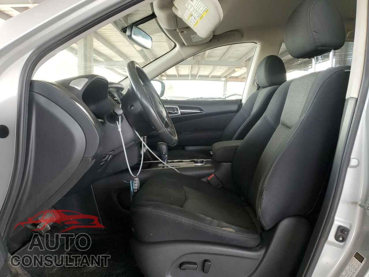 NISSAN PATHFINDER 2017 - 5N1DR2MM2HC609029