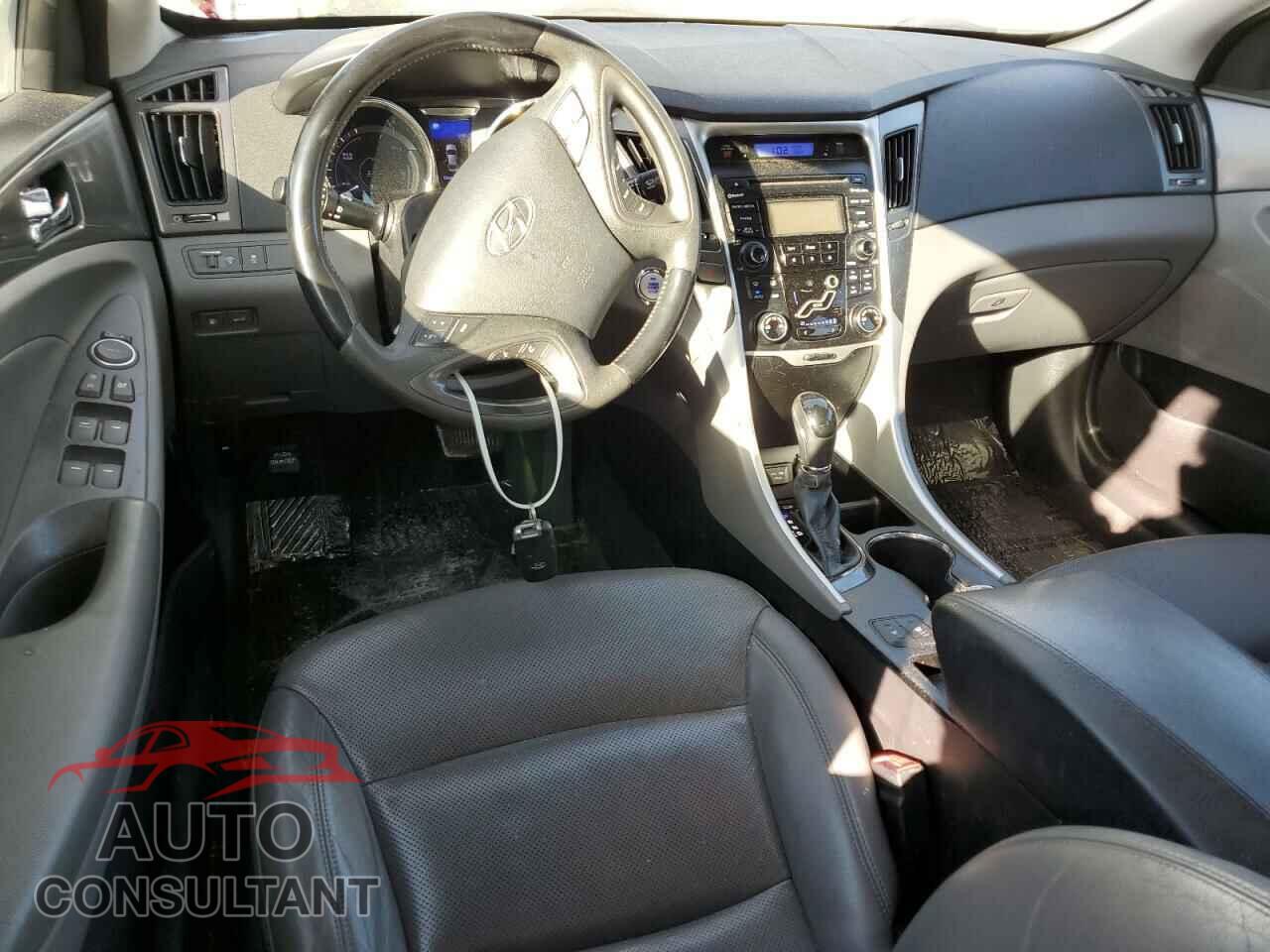 HYUNDAI SONATA 2012 - KMHEC4A48CA059782