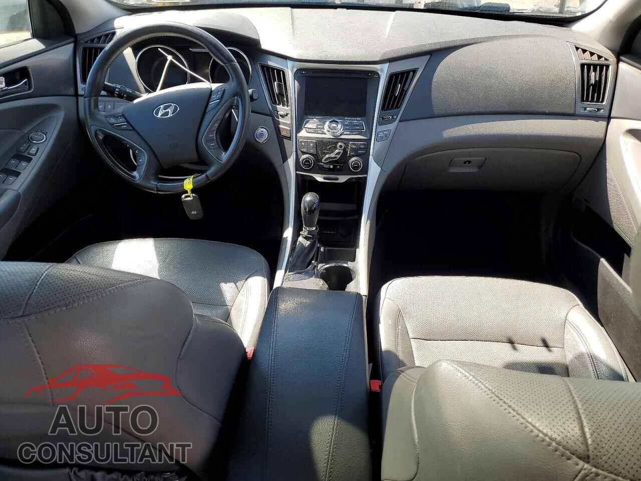 HYUNDAI SONATA 2012 - KMHEC4A42CA061642