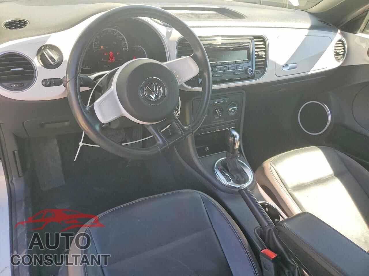 VOLKSWAGEN BEETLE 2013 - 3VWJP7AT3DM663953