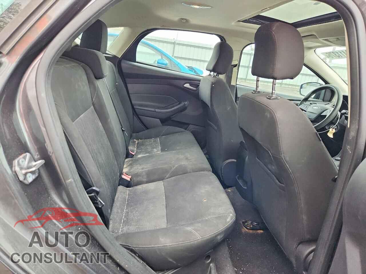 FORD FOCUS 2015 - 1FADP3K2XFL204699