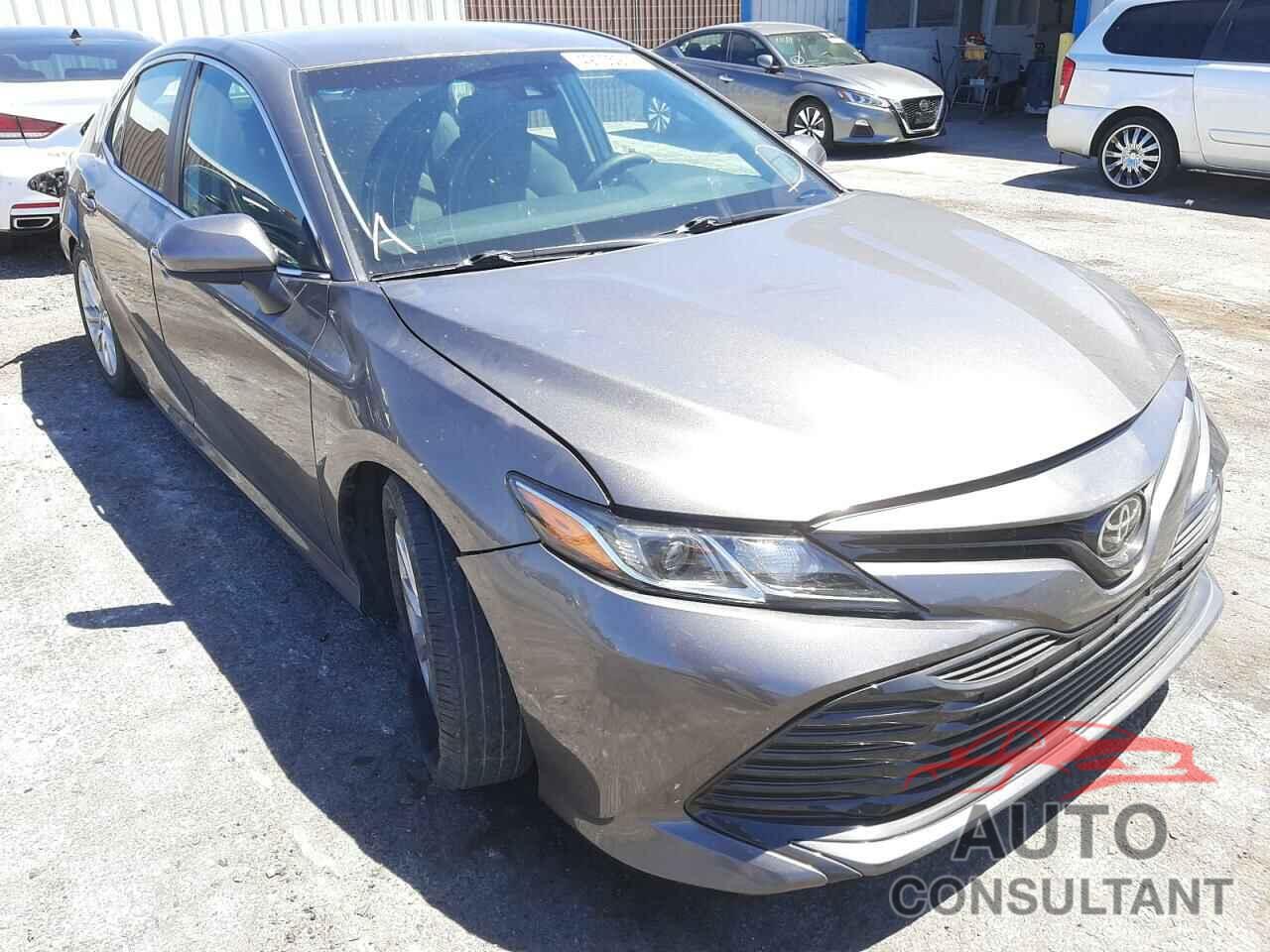 TOYOTA CAMRY 2018 - 4T1B11HK3JU555581
