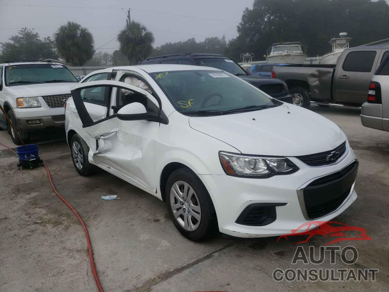 CHEVROLET SONIC 2017 - 1G1JB5SH9H4175780