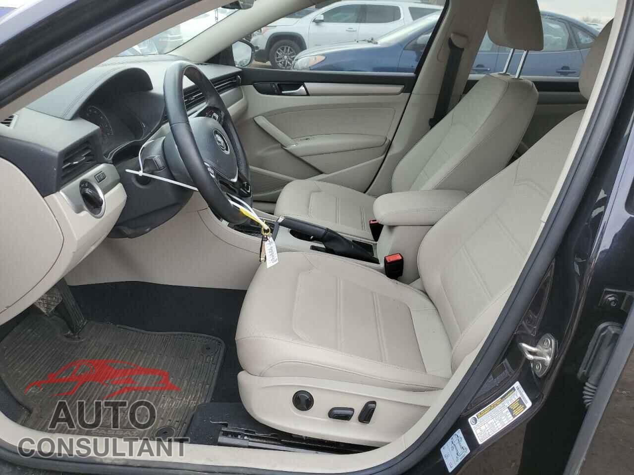 VOLKSWAGEN PASSAT 2020 - 1VWSA7A39LC018004