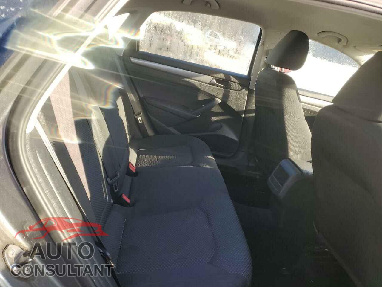 VOLKSWAGEN PASSAT 2014 - 1VWAT7A36EC093316