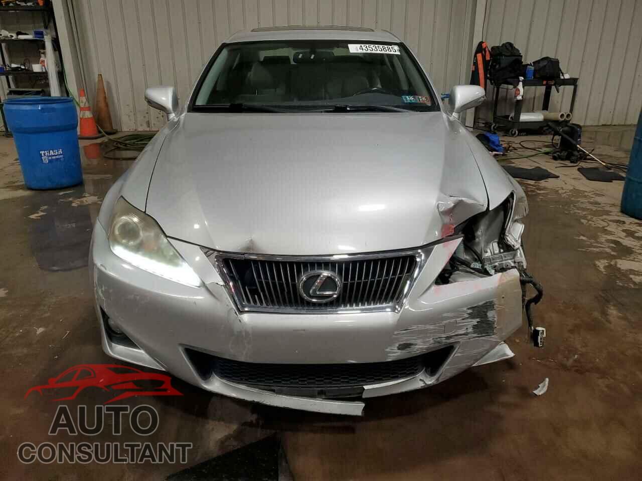 LEXUS IS 2013 - JTHCF5C26D5061947