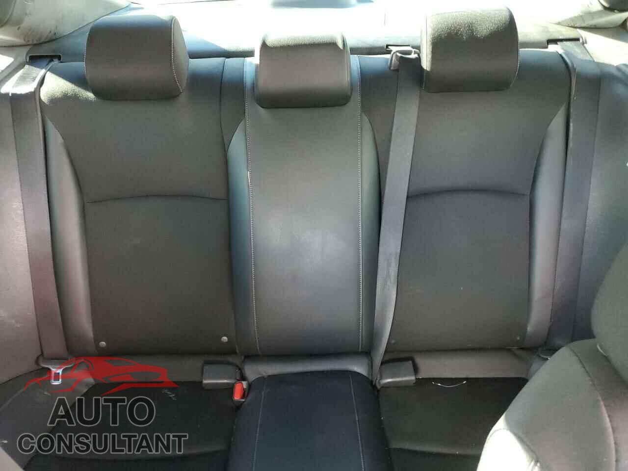 HONDA CIVIC 2019 - 2HGFC2F82KH506102