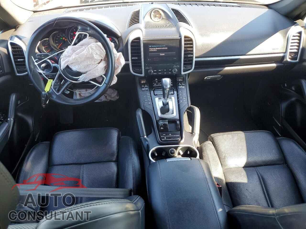 PORSCHE CAYENNE 2017 - WP1AA2A23HKA90305