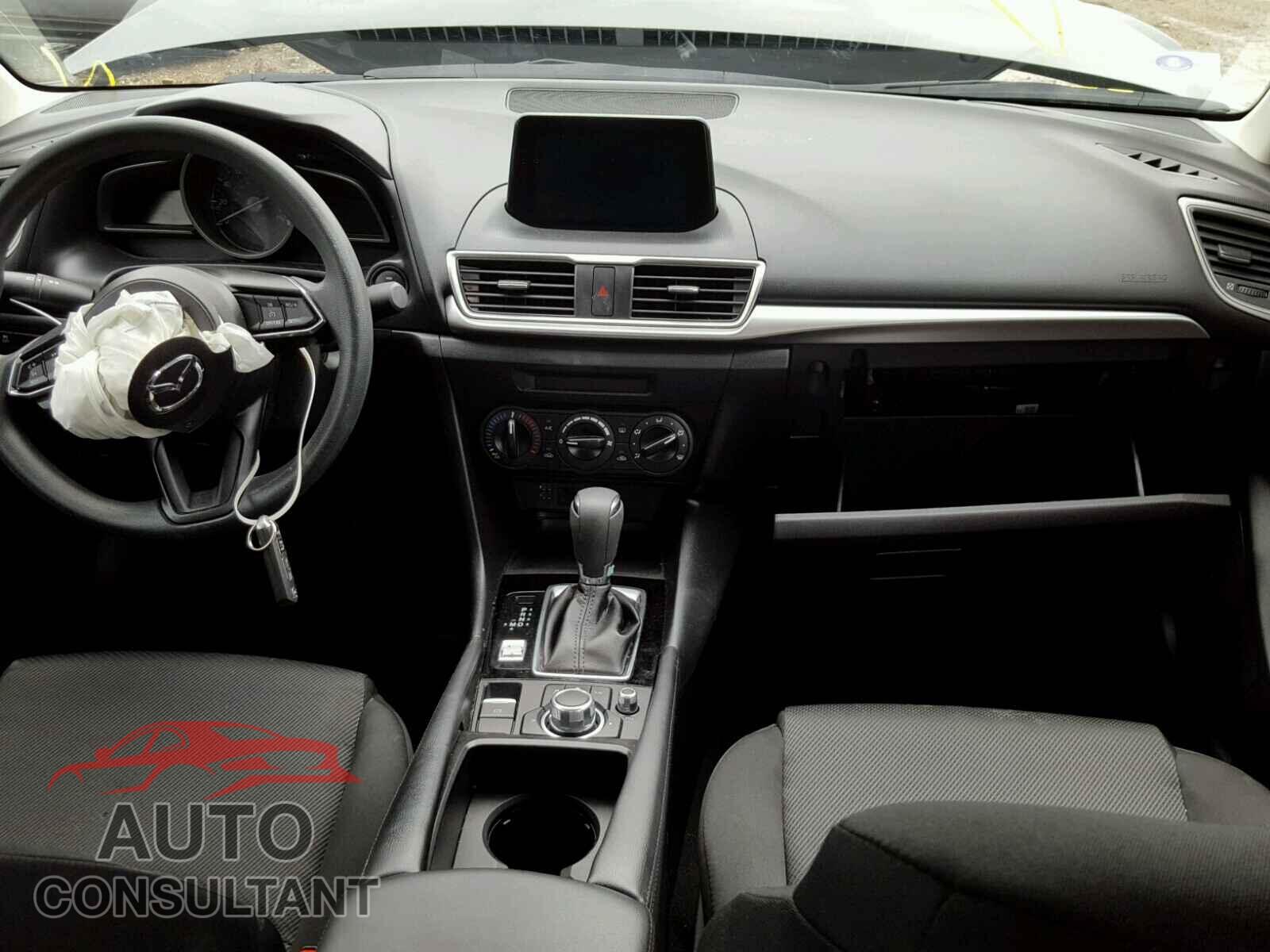 MAZDA 3 2017 - 3MZBN1U72HM101652