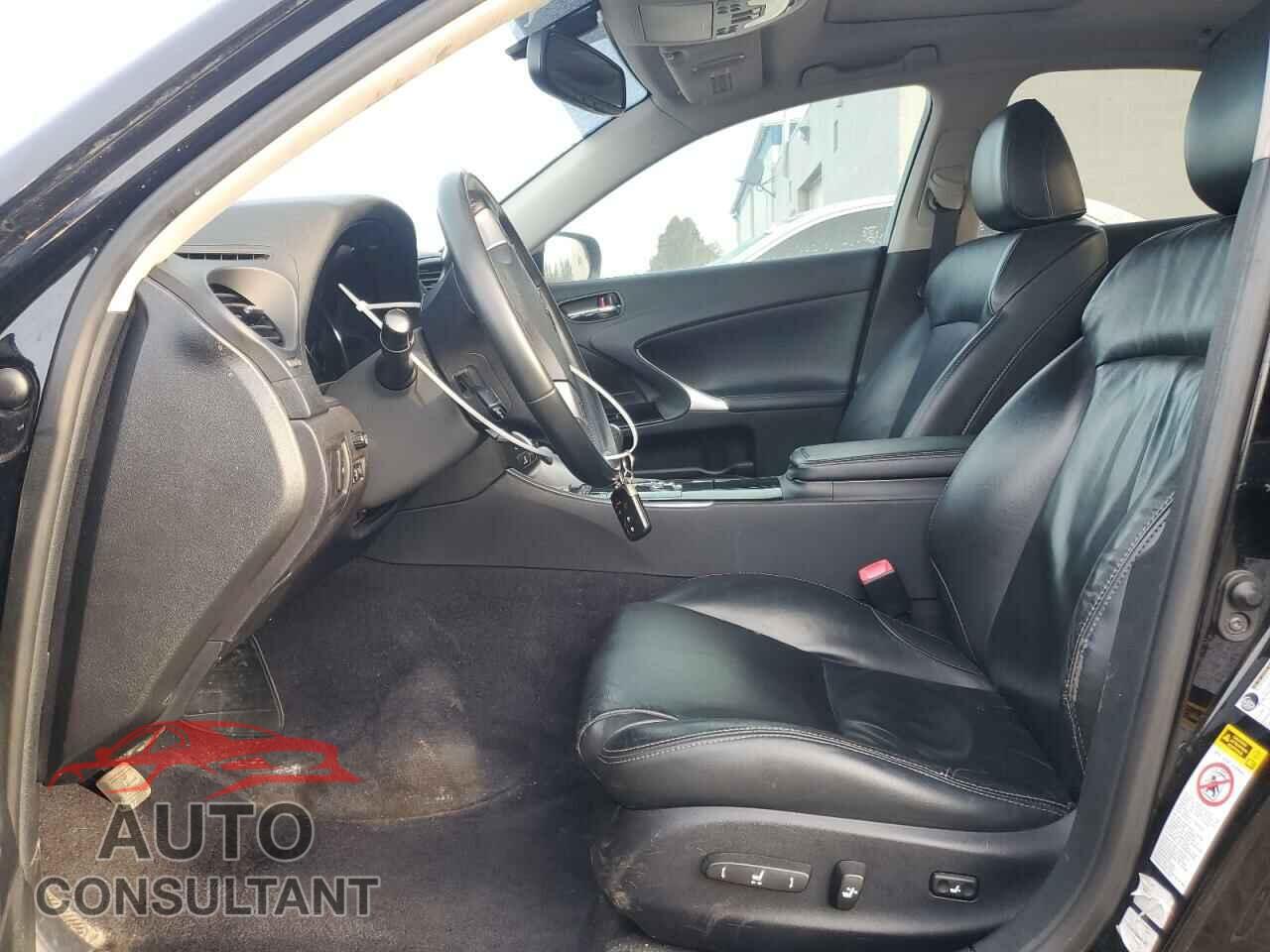 LEXUS IS 2011 - JTHCF5C22B5048223