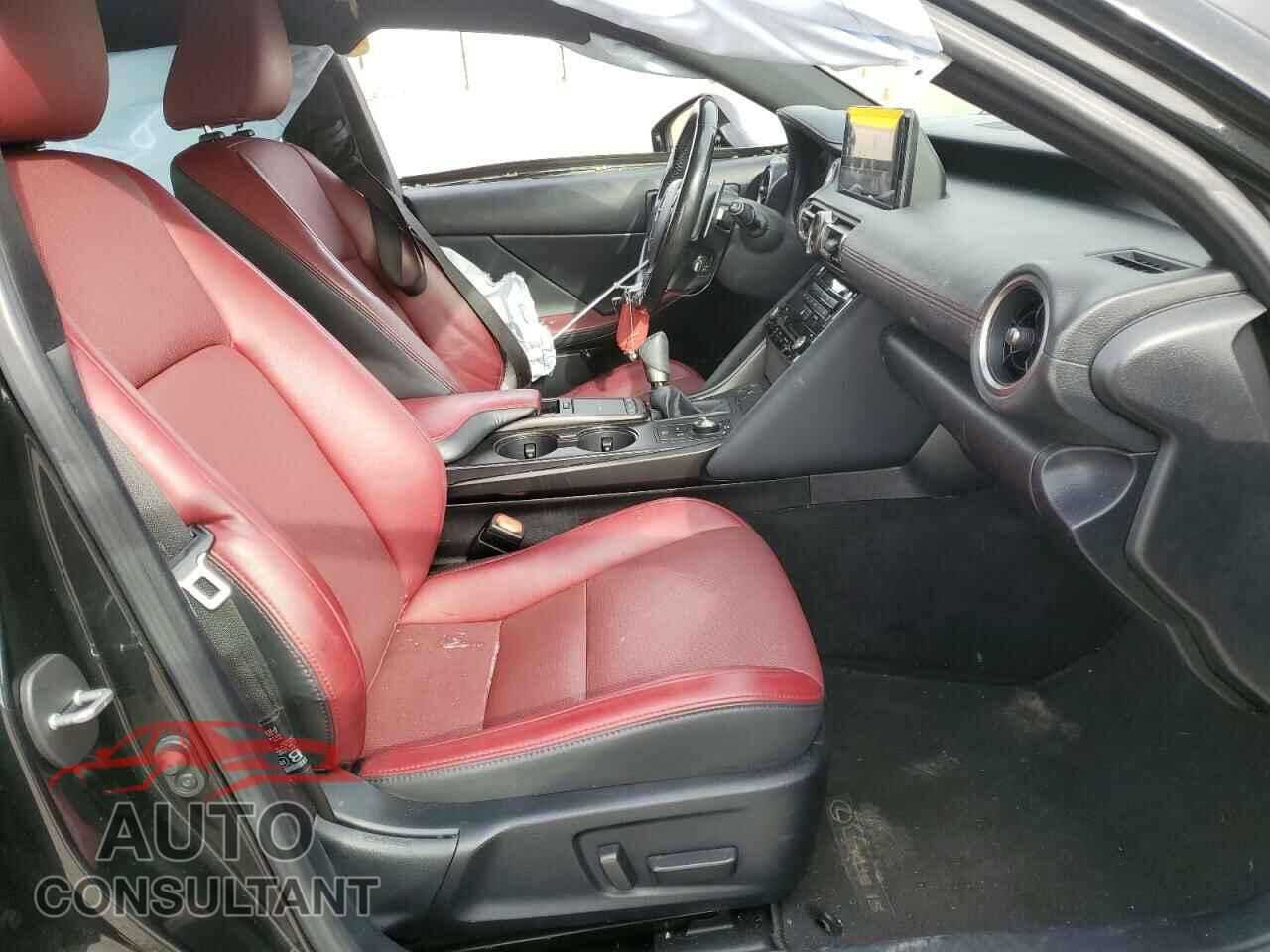 LEXUS IS 2021 - JTHCA1D27M5117304