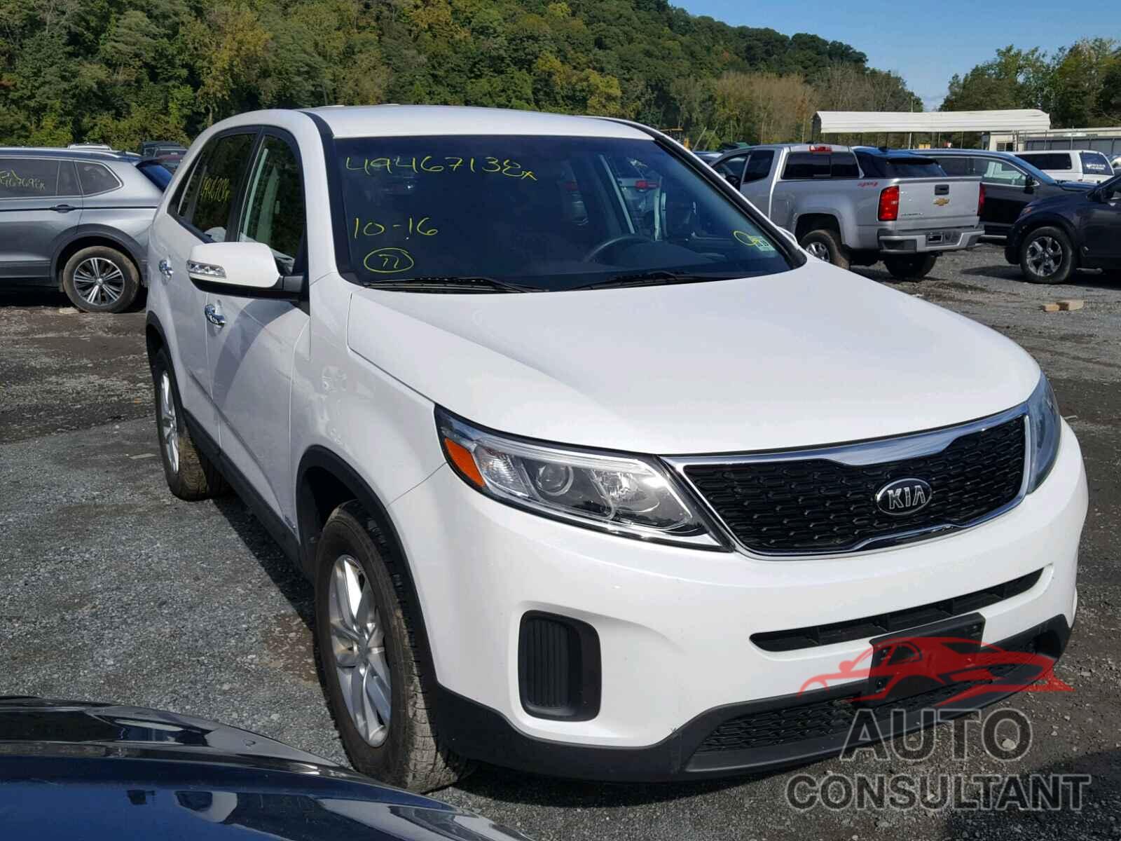 KIA SORENTO LX 2015 - 5XYKTCA67FG636051