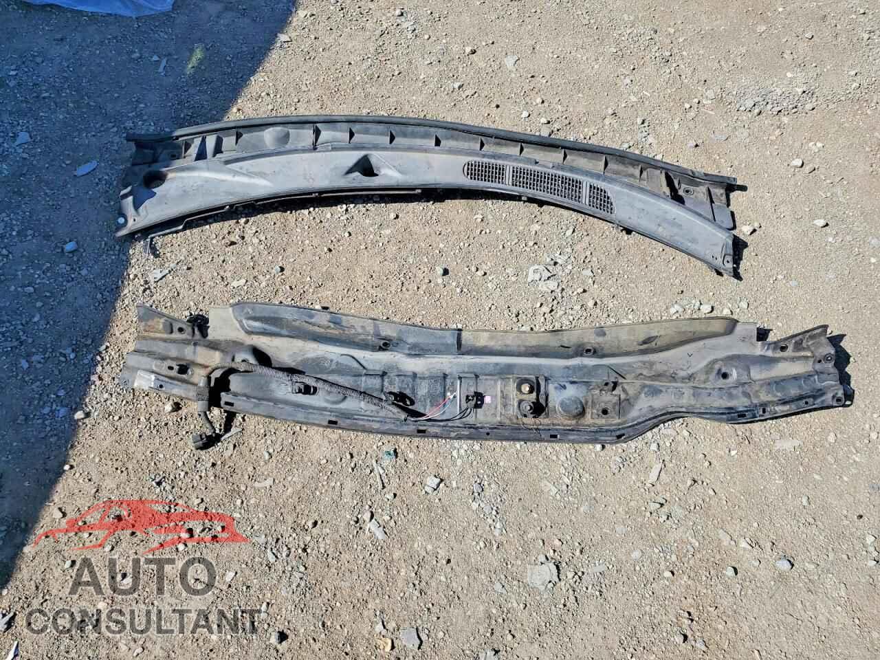 LEXUS CT 200 2011 - JTHKD5BH2B2010211