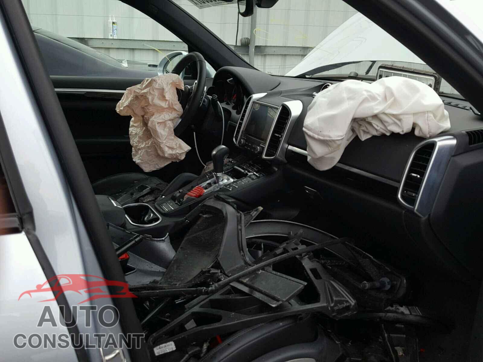 PORSCHE CAYENNE 2017 - WP1AA2A27HKA89397